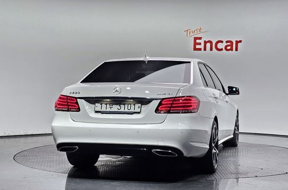 Mercedes-Benz E-Class E220 Bluetec Avantgarde Sport — пробег 128 645 км — фото 4 из 5