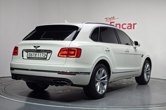 Bentley Bentayga 4.0 V8 — пробег 50 579 км — фото 2 из 5