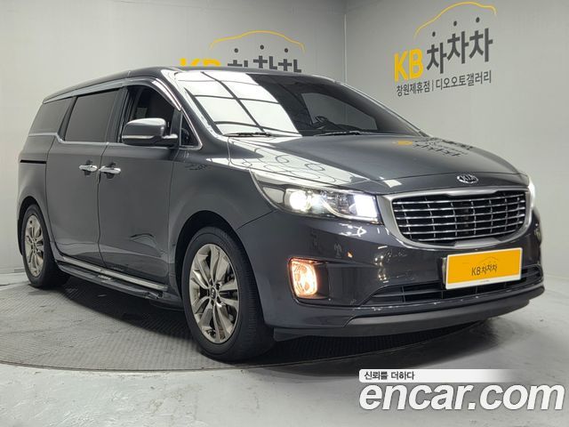 Kia Carnival 11-seater Deluxe — пробег 140 679 км — фото 3 из 5