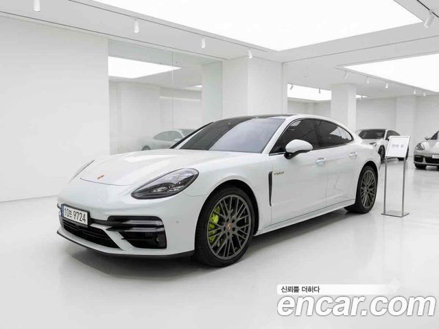 Porsche Panamera 2.9 AWD E-Hybrid — пробег 33 000 км — фото 1 из 5