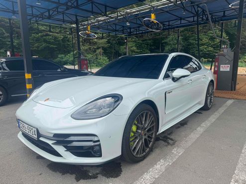 Porsche Panamera 2.9 AWD E-Hybrid — пробег 33 000 км — фото 2 из 5