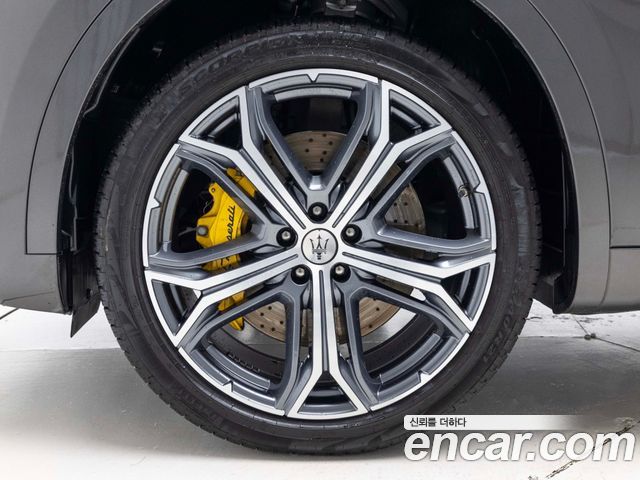 Maserati Levante из Кореи Encar