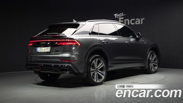 Audi Q8 55 TFSI Quattro Premium — пробег 33 621 км — фото 2 из 5
