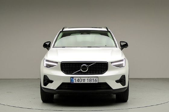 Volvo XC40 B4 Ultra Dark — пробег 5 096 км — фото 2 из 5