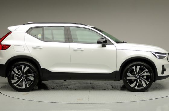 Volvo XC40 B4 Ultra Dark — пробег 5 096 км — фото 3 из 5