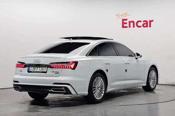 Audi A6 45 TFSI Quattro Premium — пробег 87 706 км — фото 2 из 5
