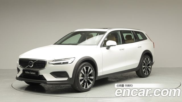 Volvo V60 B5 Ultra AWD — пробег 3 897 км — фото 1 из 5
