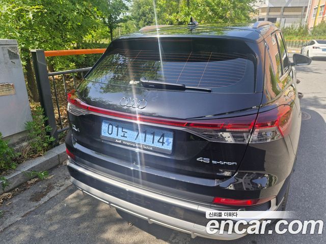 Audi Q4 e-tron 45 Premium — пробег 9 800 км — фото 2 из 5