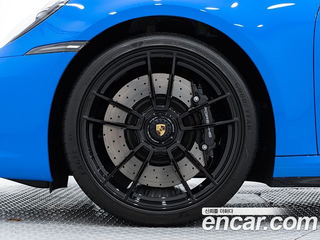 Porsche 911 Carrera 4 GTS — пробег 18 770 км — фото 5 из 5