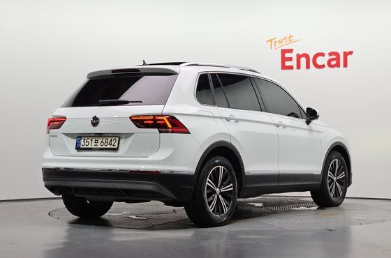 Volkswagen Tiguan 2.0 TDI Prestige — пробег 128 227 км — фото 2 из 5