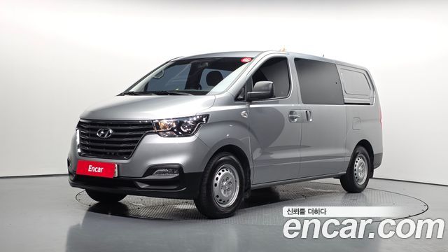 Hyundai Starex Van 5-Seater Style — пробег 15 830 км — фото 1 из 5