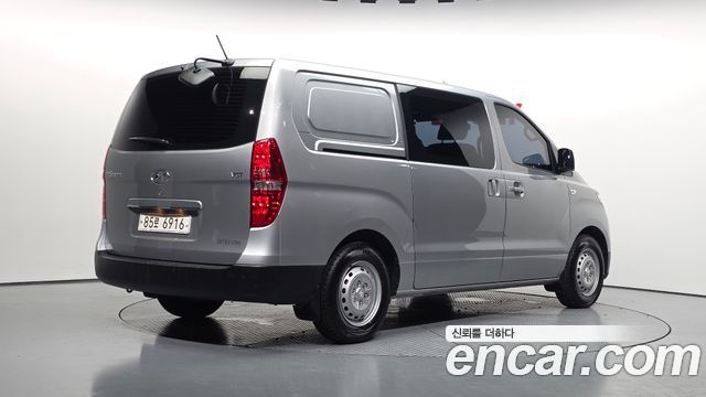 Hyundai Starex Van 5-Seater Style — пробег 15 830 км — фото 2 из 5