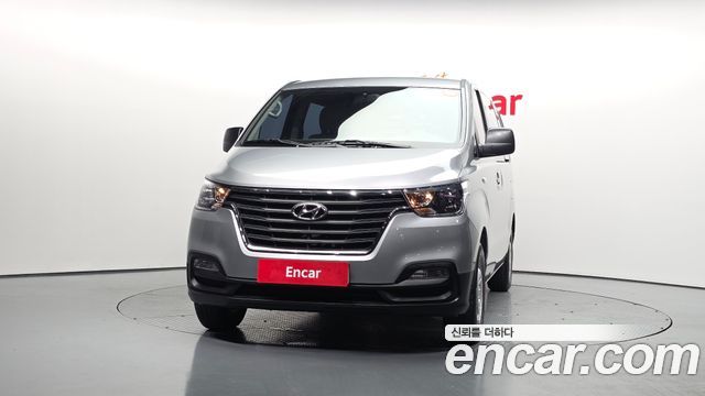 Hyundai Starex Van 5-Seater Style — пробег 15 830 км — фото 3 из 5