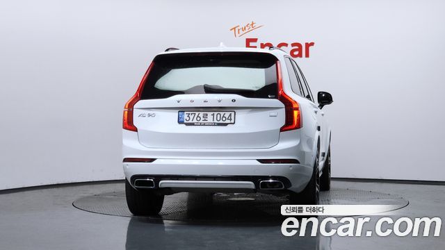 Volvo XC90 T8 R-Design Hybrid — пробег 69 577 км — фото 4 из 5