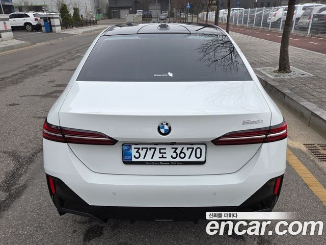 BMW 5-Series 520i M Sport — пробег 1 310 км — фото 4 из 5