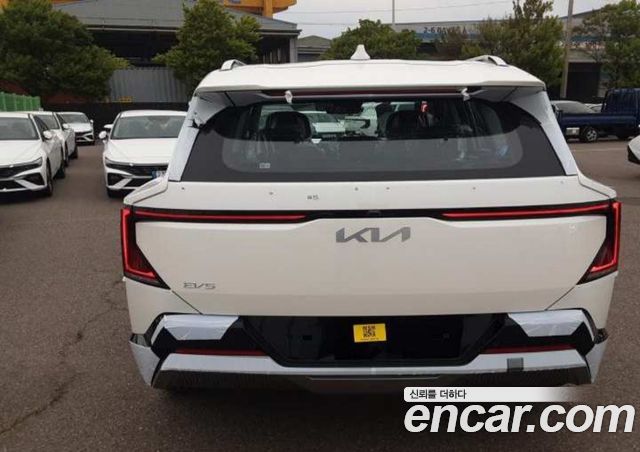 Kia EV5 Long Range 2WD Earth — пробег 1 км — фото 3 из 5