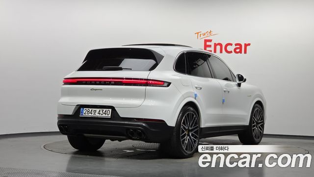 Porsche Cayenne 3.0 E-Hybrid — пробег 6 397 км — фото 2 из 5