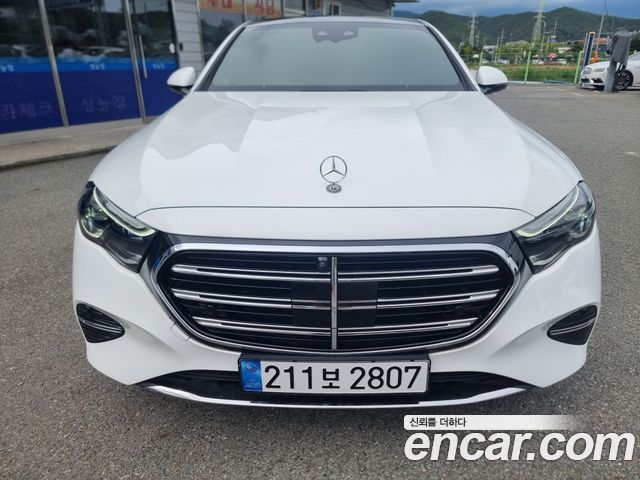 Mercedes-Benz E-Class E300 4MATIC Exclusive — пробег 14 000 км — фото 2 из 5
