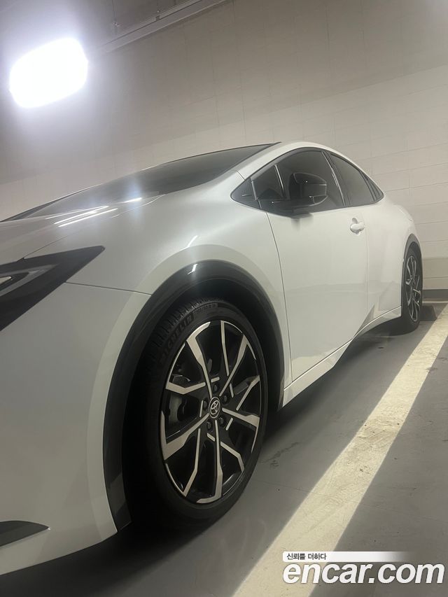 Toyota Prius 2.0 PHEV XSE — пробег 9 300 км — фото 1 из 5