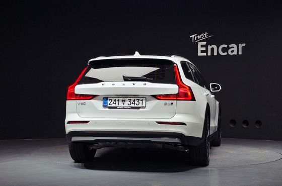 Volvo V60 B5 Ultra AWD — пробег 2 844 км — фото 4 из 5