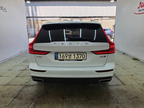 Volvo V60 B5 Pro AWD — пробег 73 343 км — фото 4 из 5