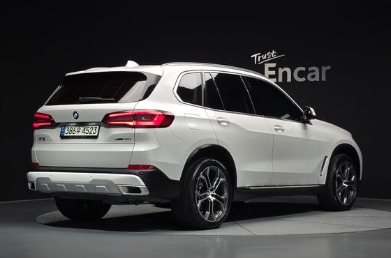 BMW X5 xDrive 40i xLine — пробег 23 668 км — фото 2 из 5