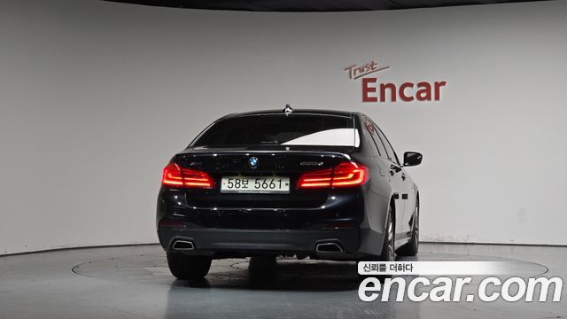 BMW 5-Series 520d xDrive M Sport Package — пробег 96 986 км — фото 4 из 5
