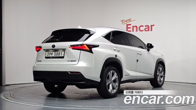 Lexus NX Executive — пробег 126 576 км — фото 2 из 5