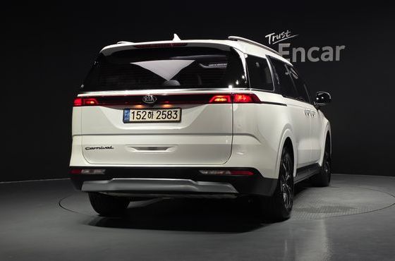 Kia Carnival 9-Seater Signature — пробег 128 634 км — фото 4 из 5