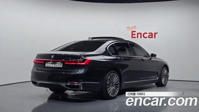 BMW 7-Series 740Li xDrive Design Pure Excellence — пробег 109 746 км — фото 2 из 5