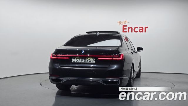 BMW 7-Series 740Li xDrive Design Pure Excellence — пробег 109 746 км — фото 4 из 5
