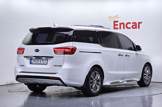 Kia Carnival 7-seater Limousine VIP — пробег 62 336 км — фото 2 из 5