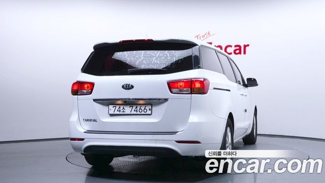 Kia Carnival 11-seater Deluxe — пробег 120 783 км — фото 4 из 5
