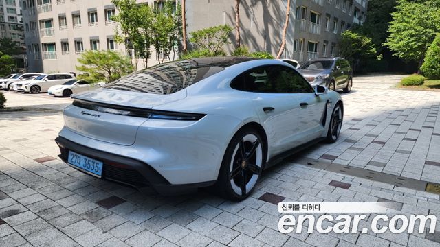 Porsche Taycan GTS — пробег 35 000 км — фото 2 из 5