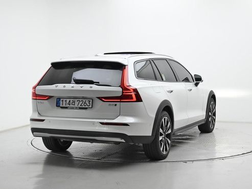 Volvo V60 B5 Ultra AWD — пробег 5 580 км — фото 2 из 5