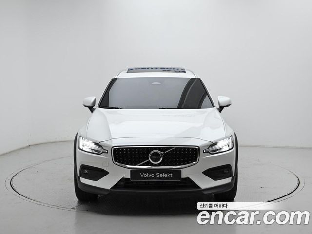 Volvo V60 B5 Ultra AWD — пробег 5 580 км — фото 3 из 5