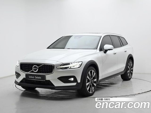 Volvo V60 B5 Ultra AWD — пробег 1 234 км — фото 1 из 5