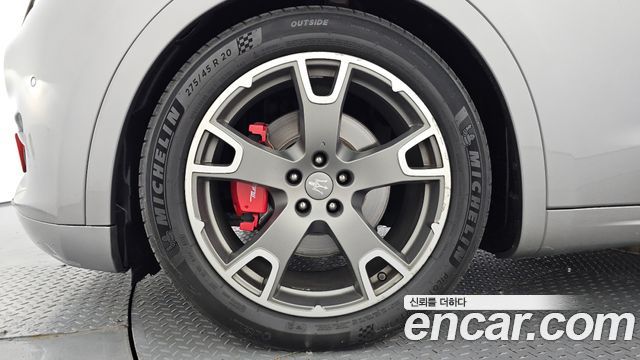 Maserati Levante из Кореи Encar