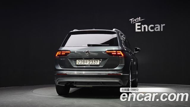 Volkswagen Tiguan 2.0 TDI Premium — пробег 81 403 км — фото 4 из 5