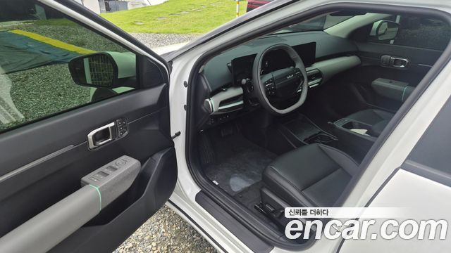 Kia EV4 Long Range 2WD Air — пробег 4 235 км — фото 3 из 5