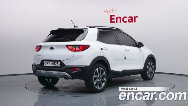 Kia Stonic из Кореи Encar