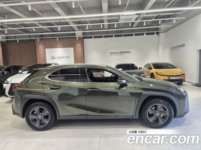 Lexus UX 2.0 2WD — пробег 5 017 км — фото 2 из 5