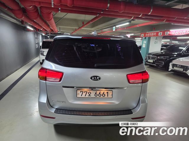 Kia Carnival 11-seater Noblesse — пробег 126 000 км — фото 4 из 5