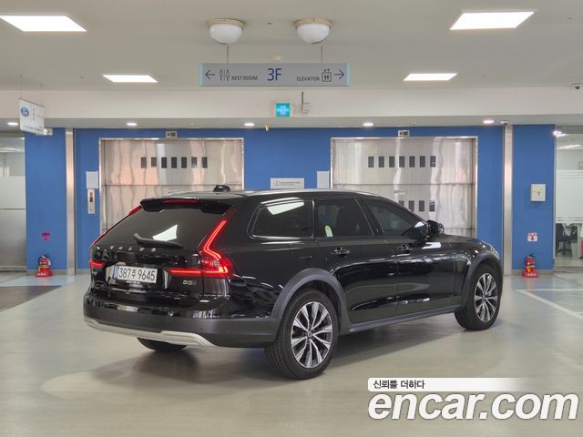 Volvo V90 B5 Ultra AWD — пробег 4 775 км — фото 2 из 5