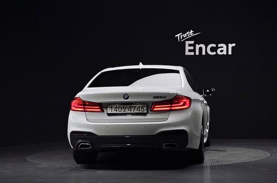 BMW 5-Series 520d M Sport Package Plus — пробег 98 805 км — фото 4 из 5