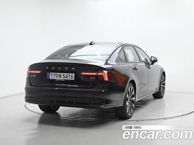 Volvo S90 B5 Ultra Bright — пробег 563 км — фото 2 из 5