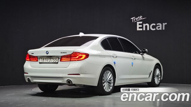 BMW 5-Series 530i xDrive Luxury Plus — пробег 48 760 км — фото 2 из 5