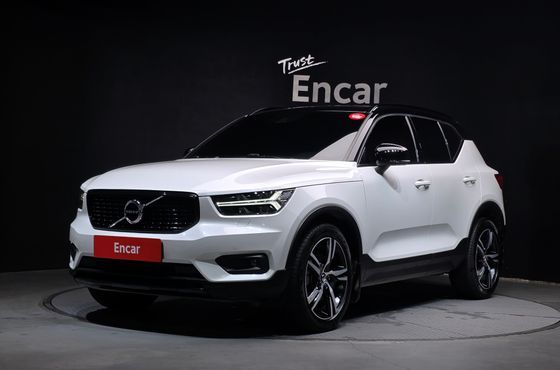Volvo XC40 B4 R-Design — пробег 47 707 км — фото 1 из 5