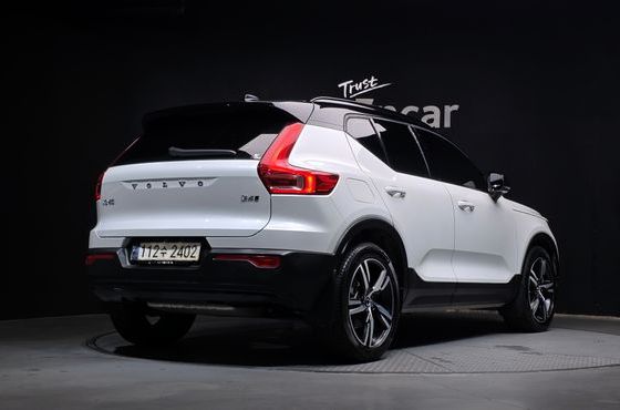 Volvo XC40 B4 R-Design — пробег 47 707 км — фото 2 из 5