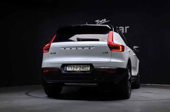 Volvo XC40 B4 R-Design — пробег 47 707 км — фото 4 из 5